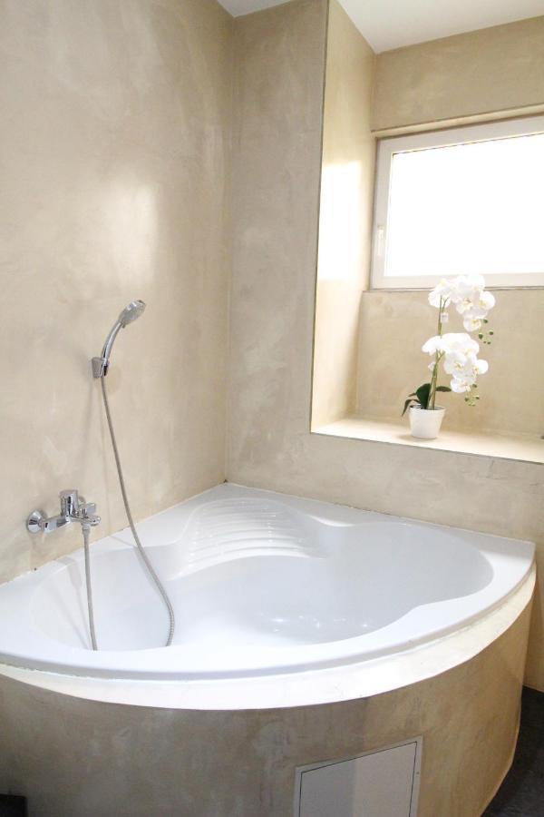 Private Triple Bedroom Rf1 Виена Екстериор снимка